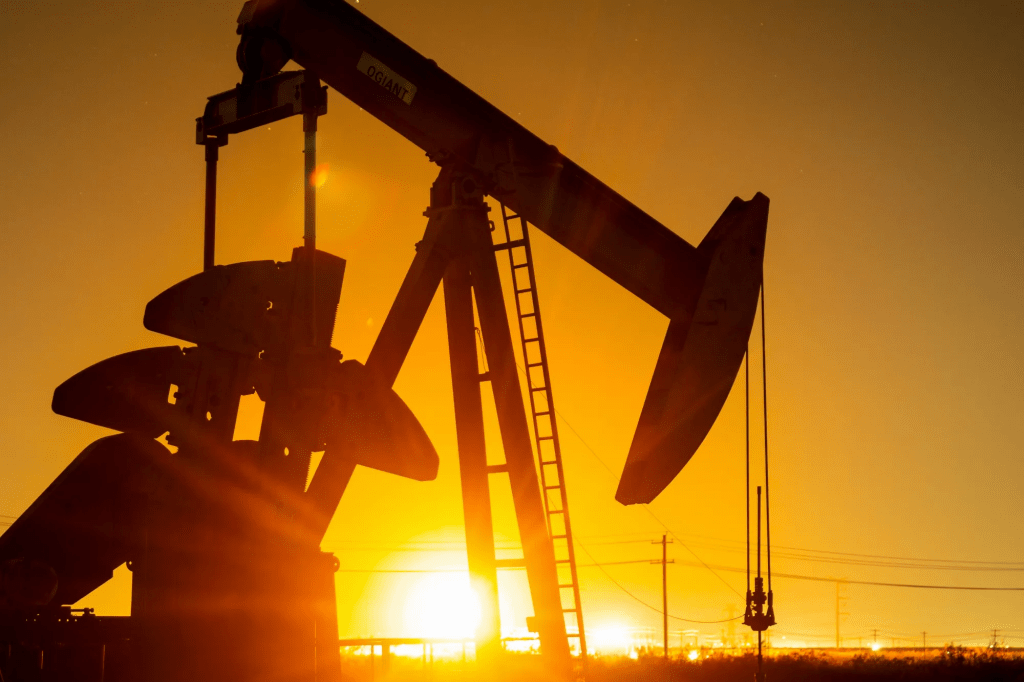 U.S. Oil Industry: Production, Dependence, and Global Impact